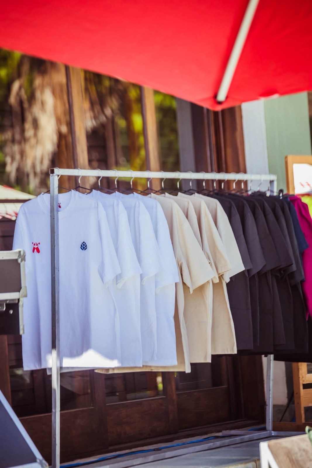 Sacxess tee rack at the market